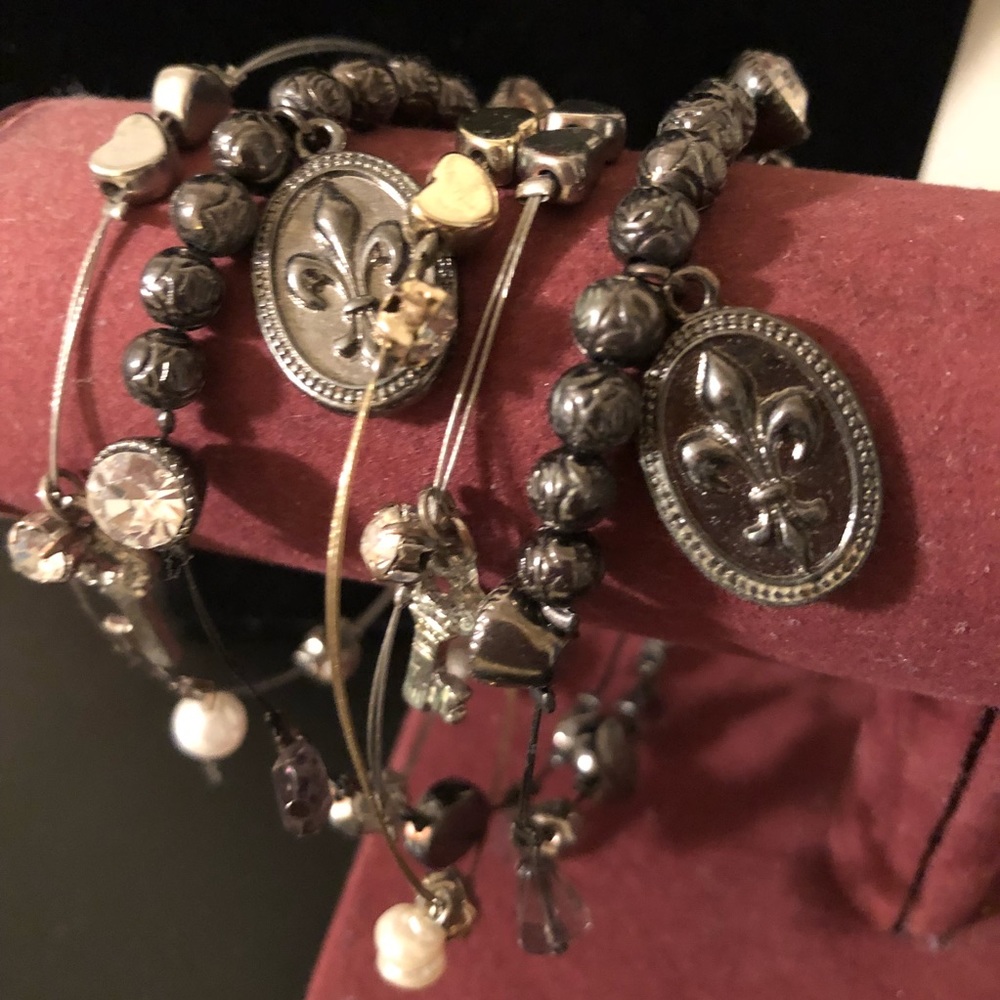 Bracelets - Picture 2 of 3